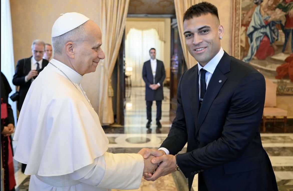 babistx's tweet photo. Tu prega il tuo Dio che io prego il mio (Lautaro Martinez) https://t.co/ijEmWRrmUo