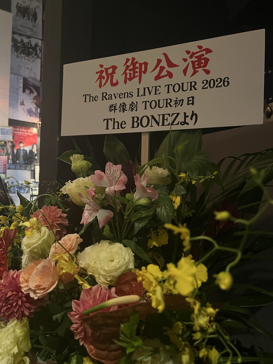 h2_live's tweet photo. 初めましての柏パルーザ！
もうライブ完成してないかい？
ツアー初日でこれならファイナルどうなるのよ🤣
iPhoneとFRISK楽しかったなぁ📱
アンコールはメンバーからのリクエストを1曲やるそうで今日はKjのAnthemic
BAND-AIDクッションがかなり良さそうなので商品化をお願いします🙇‍♂️ https://t.co/NezEipiSPC