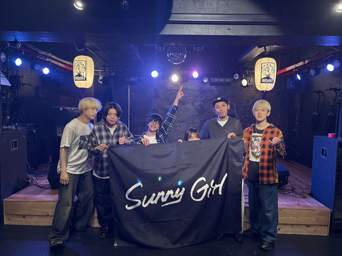 Sunny Girl tweet media