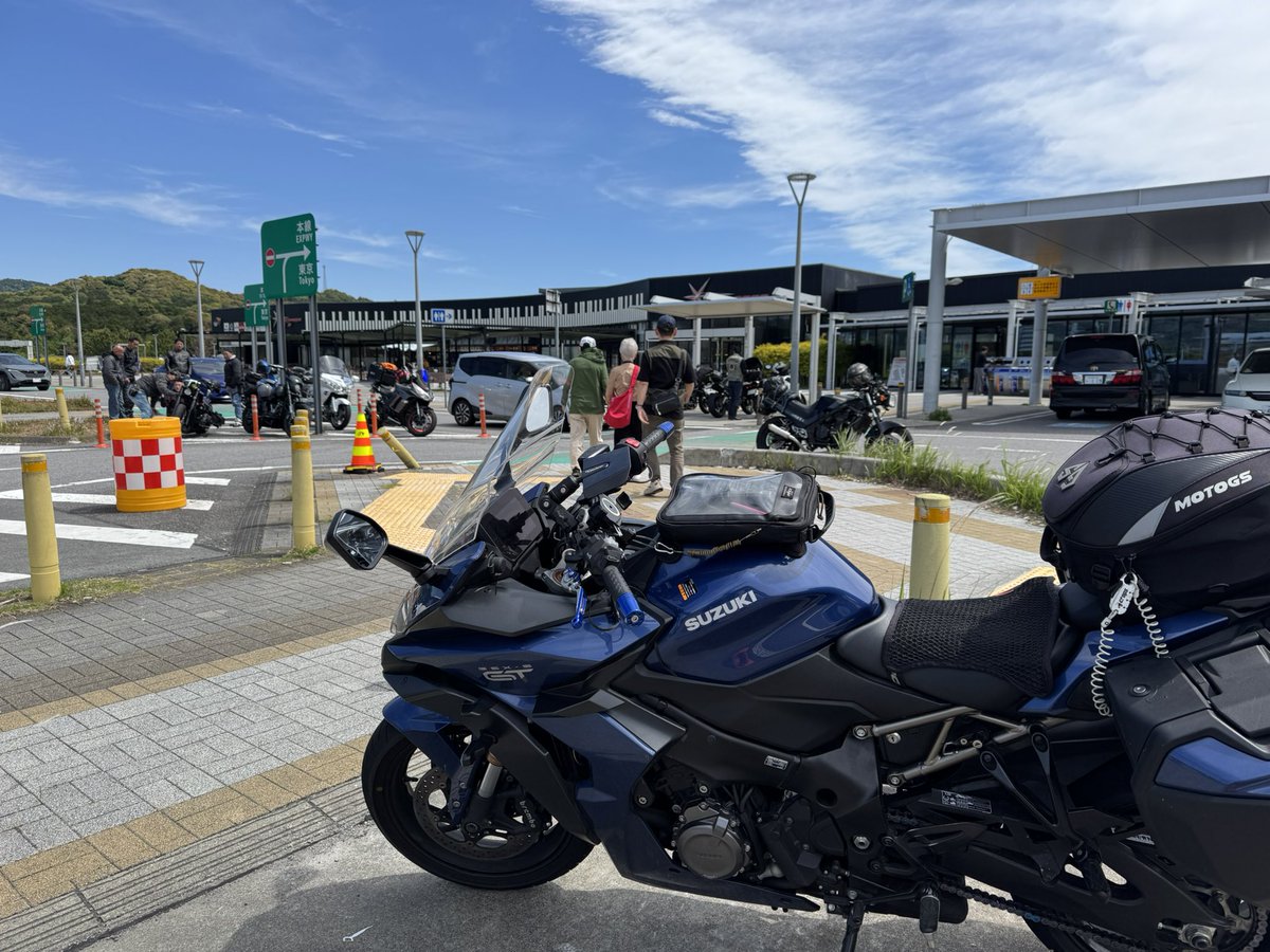 parc1995's tweet photo. GWはうどん県へ帰省し、本日東京へ戻りました。
満タンで約300Kmくらいしか走れないので、いつも浜松SAと宝塚北SAにて給油してます。
ところで、みなさん #二輪車定率割引 使ってますか。お得なので忘れず使いましょう。 https://t.co/5k2zNgVAMR