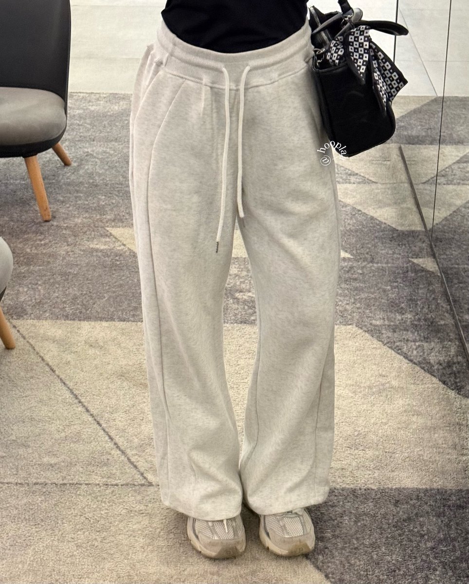 hooplaa_'s tweet photo. uda kedua kalinya beli sweatpants disini jujur cakep bgtt ga zonkk, tp mirip kaya yg di mall😭💗 https://t.co/SoW1tX72UR