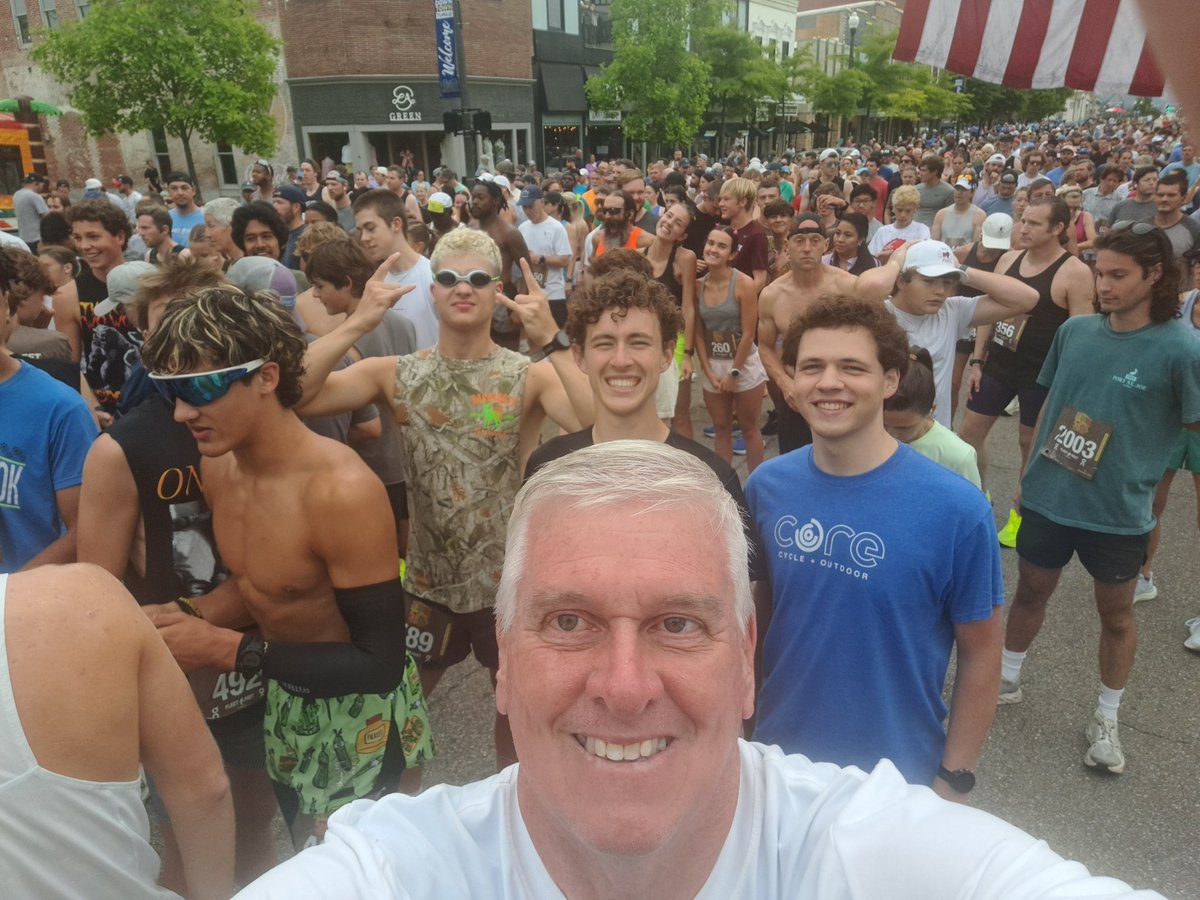oldmanDavid's tweet photo. An active 24 hours for Tupelo Distance Guys.
Hi 5 Friday at Thomas St. Elementary
Gum Tree 10K
@TupeloAthletics 
@TupeloHigh https://t.co/Fw45bROYbw