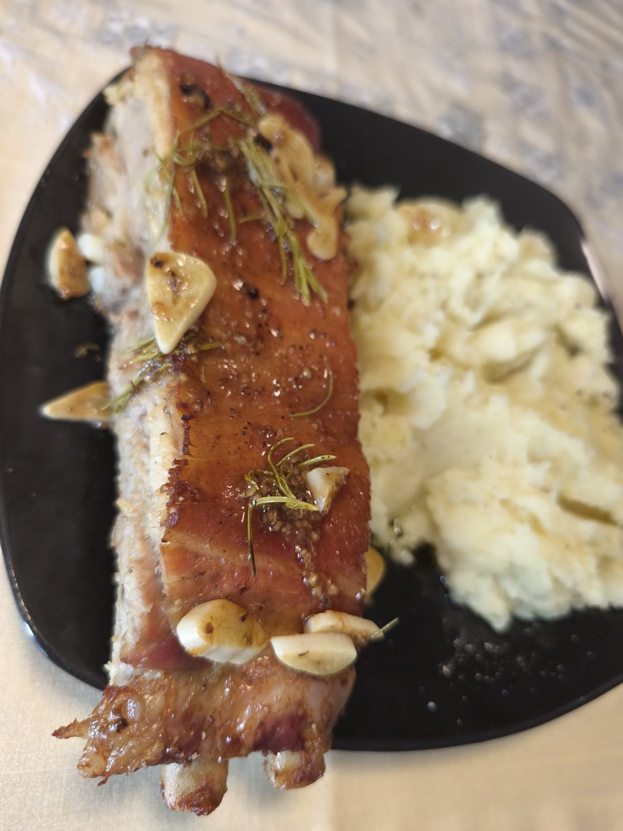 ElXixet's tweet photo. Mi mujer @Gemmasjr69 me ha hecho una maravilla de costillas al horno 😋😋 
Me recuerdan a las del Foster 😂😂😂 https://t.co/nPFnX3hRjK
