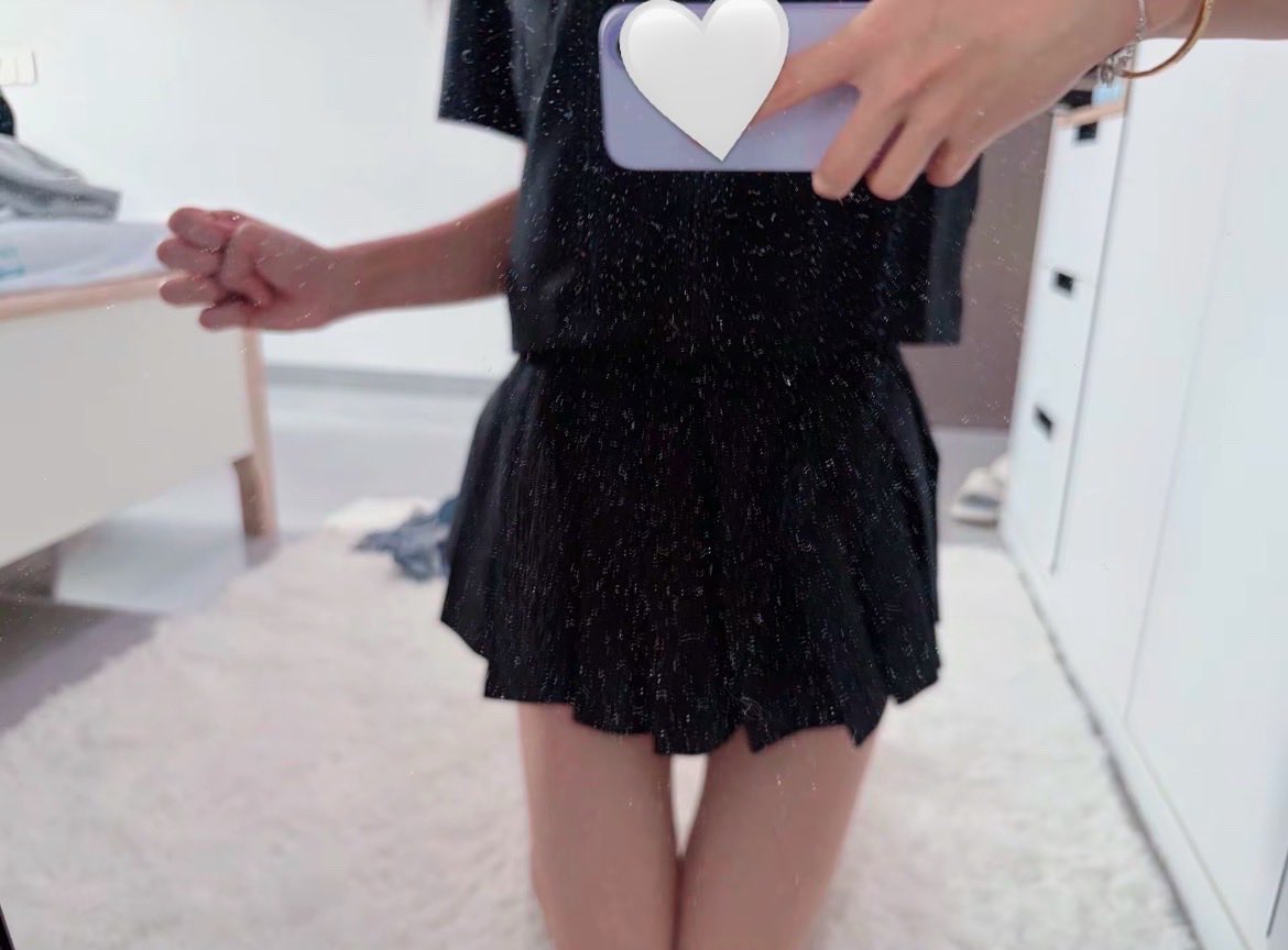 wuuL7ty's tweet photo. #女高 真心不过红钞票 感情不过性需要 https://t.co/02NJqDGeXF