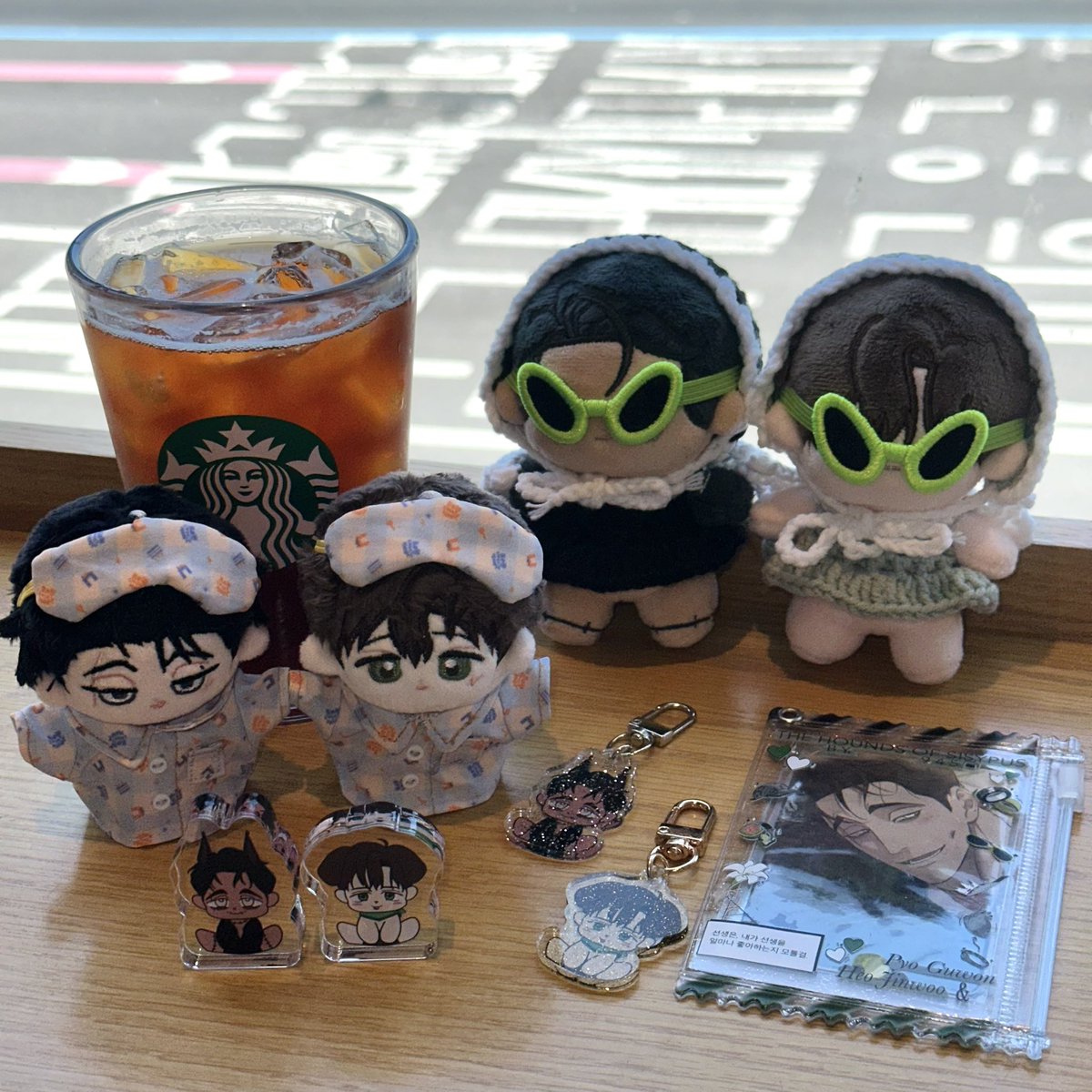 tvdudnql's tweet photo. ���늘 하루 요약 #동글일상

파자마 입고 외출한 구원진우🤍💚
수상할정도로 매번 색지를 들고다니는 여성
자만추로 다같이 사인회 즐기기..✨

#시시포스의개들 #시포개 #이리사랑스러운너 #이사너 https://t.co/jlB1Pp64yr