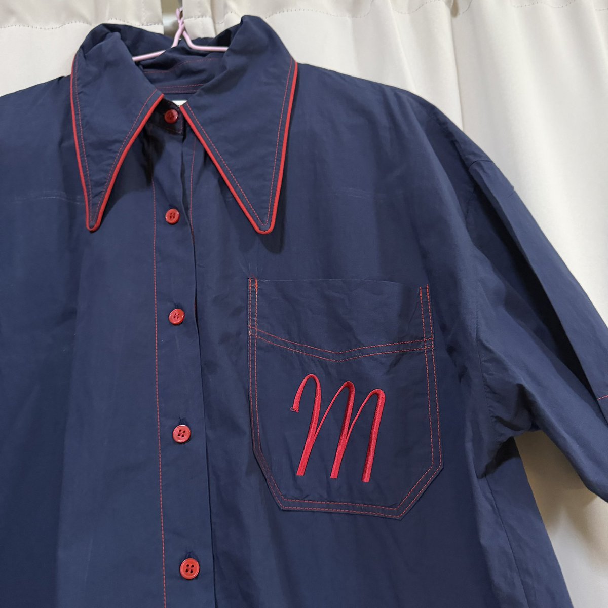 junepasti2's tweet photo. dinner shirt : สีกรมท่า 
* ตัดขอบด้ายแดง , กระดุมแดง 
◞♡. ราคา 139 บาท 

 🧵 Mon2sun 

‧⁺◟size : อก 44-48 ทรง oversize ˚♡ 

#เสื้อผ้ามือสอง #ส่งต่อเสื้อผ้า #ส่งต่อเสื้อผ้าสาวอวบ #ส่งต่อ  #เสื้อผ้ามือสองสภาพดี #mon2sun #ส่งต่อmon2sun #เสื้อผ้าสาวอวบ #ส่งต่อเสื้อผ้าแบรนด์ไอจี https://t.co/yubVhUaCwk