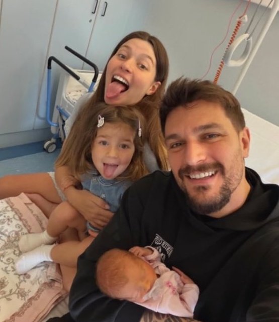 inciucessa's tweet photo. quando uomini e donne era veramente uomini e donne 😭😭 stupendi #uominiedonne https://t.co/Lj1xsDbRSV
