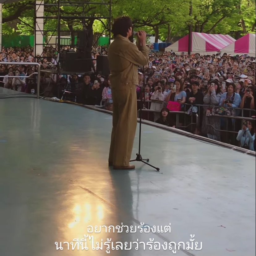 _tellheaven's tweet photo. P’Tay : อยากช่วยร้องแต่นาทีนี้ไม่รู้ร้องถูกมั้ย
(เอ่นดูทั้งคู่😂💖 ขอบคุนที่เลี้ยงกวินน้า)

GAWIN X THAIFEST  

#ThaiFestivalTokyo2026
#GawinCaskey #Tawan_V https://t.co/wcMIHCwuxg