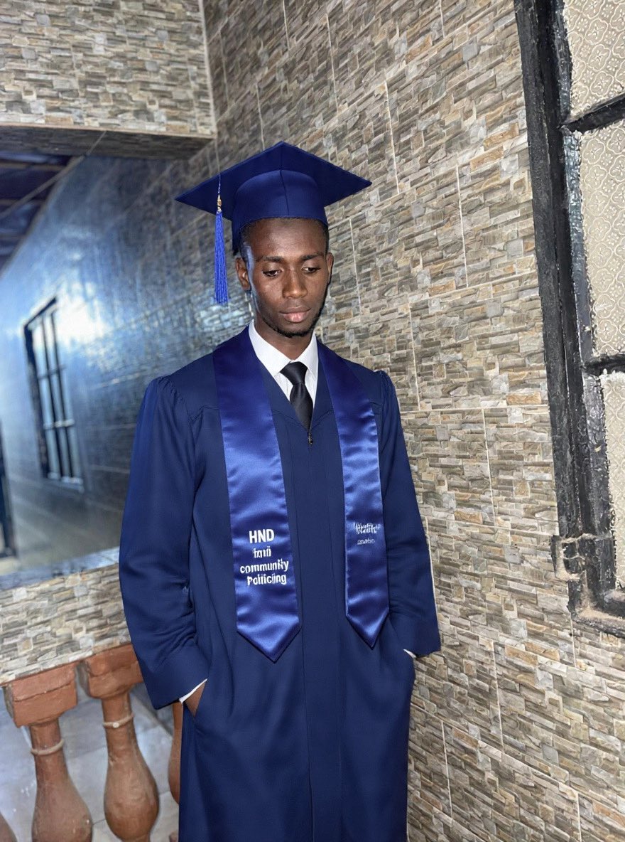 IcemanJr2002's tweet photo. Using AI to make myself look good in a gown, I do not have the capacity to get a gown but I have the brain to creat a gown on my body all thanks to my mother and God alone 😎. 
God is my witness that I do not have anyone as a family except my mother 🥰. https://t.co/GOE29PCd2m