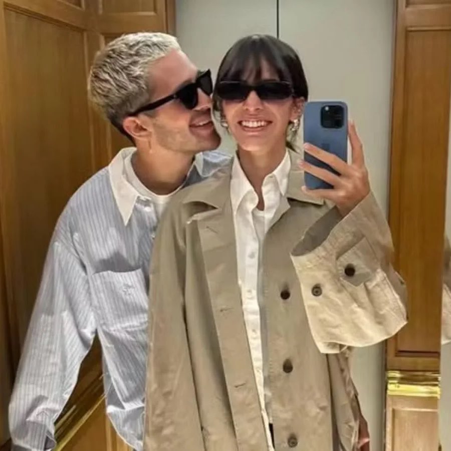 poponze's tweet photo. Joao Guilherme revelou que seu antigo relacionamento com Bruna Marquezine o ajudou a amadurecer:

“Foi ali que aprendi a preservar esses coisas que são preciosas pra gente, a ser reservado. Eu tive alguém que me mostrou como é mais fácil e mais seguro.” https://t.co/7pdbVtwaPH
