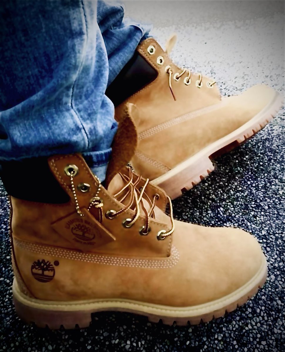 TPositiveVibes1's tweet photo. It’s 43 Degrees Here…. Raining… #Timbs Day…. https://t.co/xl4IswZI89