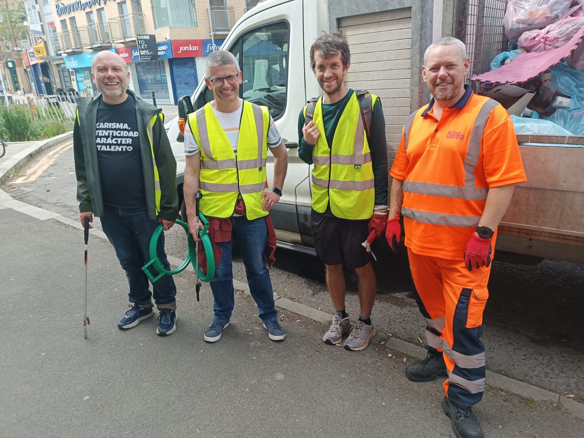 gavinwhite76's tweet photo. Good morning out and about in Withington Village with @McrLabour Cllr Chris Wills and the other volunteers from Withington Civic Society helping to litter pick and clean up our high street.

Thanks to the council bin operatives and workers for their support and help, too. ♻️❤️ https://t.co/UQIyN6m3bK