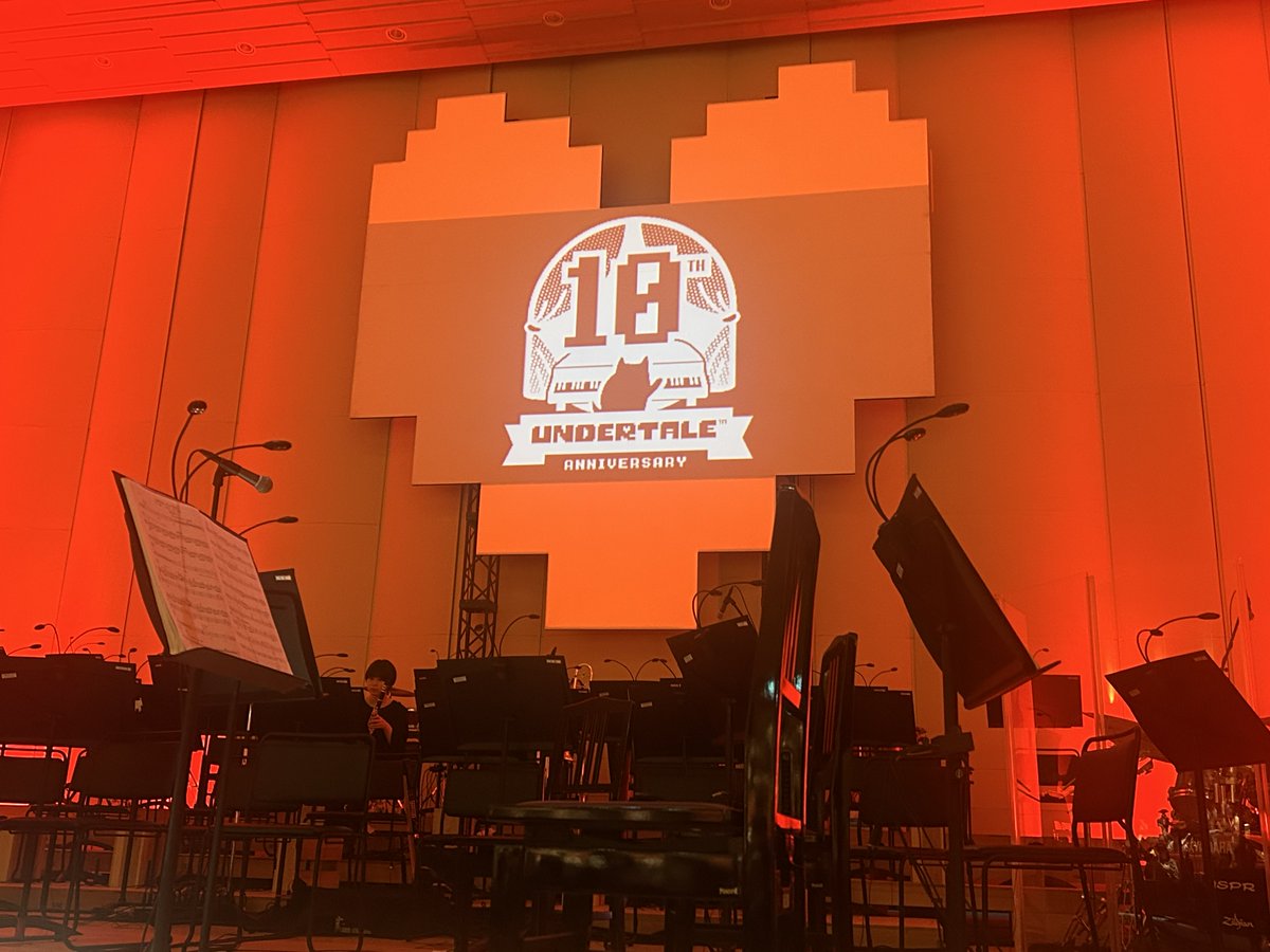 CosmeAtan's tweet photo. はるばる山形まで #UNDERTALE10周年コンサート 行ってきました❤️
聴覚では勿論視覚でも楽しめて鳥肌立ちっぱなし…ハートが変わるバトル戦に合わせてプロジェクターの色も変わったりファンを喜ばせてくれる細かい演出がたくさんあって河合さんのアンテ熱がしっかり伝わりました✨また行きたいな…💙💚 https://t.co/beyaxVCmKB