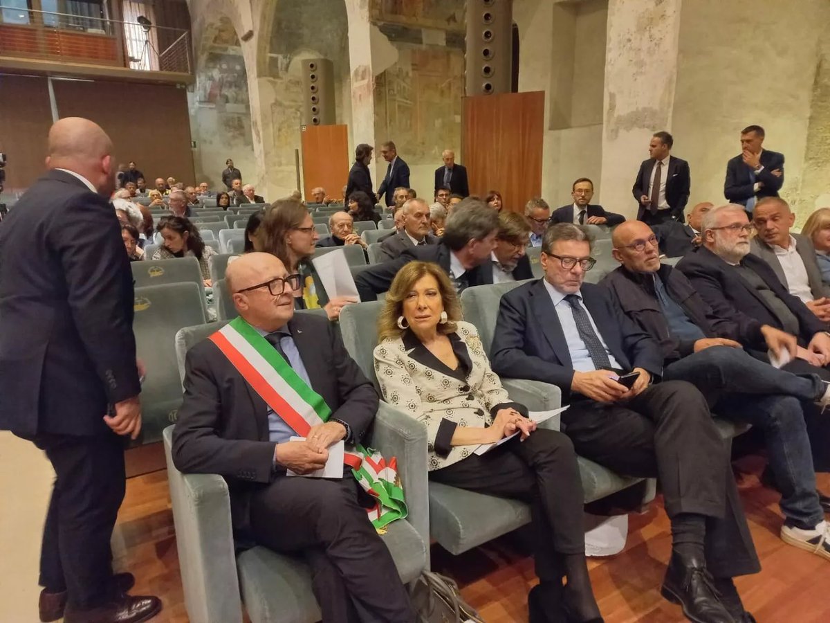 MassimoSertori_'s tweet photo. 📍Ieri, a #Morbegno, giornata commemorativa dedicata a #EzioVanoni, il “ministro della #montagna”, nel settantesimo anniversario della sua scomparsa.
A rendere omaggio ad uno dei protagonisti della ricostruzione del Paese nel #dopoguerra, anche i ministri #Giorgetti e #Casellati. https://t.co/GkHadeH40J