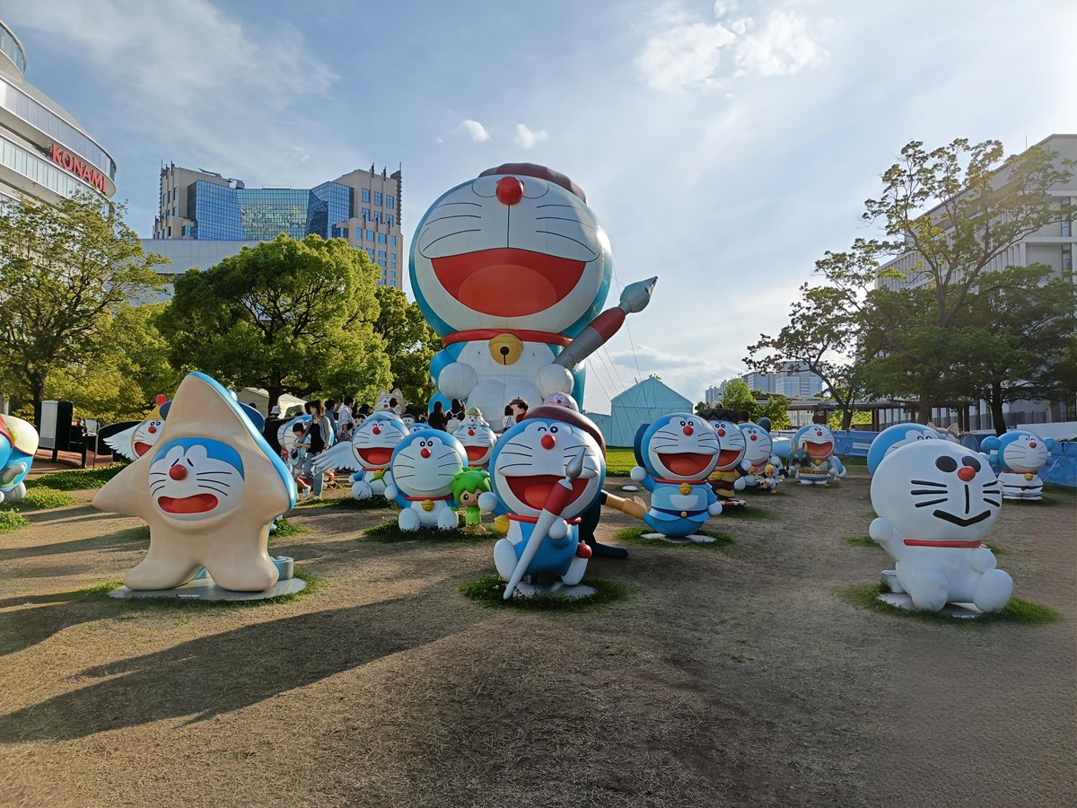 100% ドラえもん(国際展示場) 色んなドラえもんいた 劇場版もいた ヤー