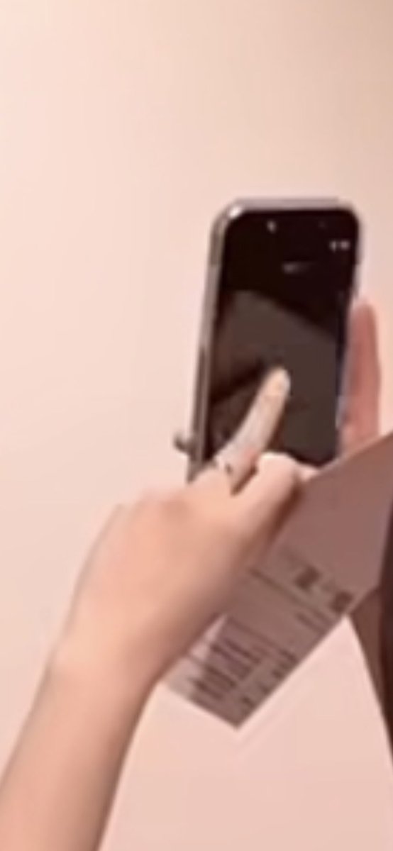 bibidi_bobodi's tweet photo. @_beehunny Couple ring? https://t.co/zdENWyJq8P