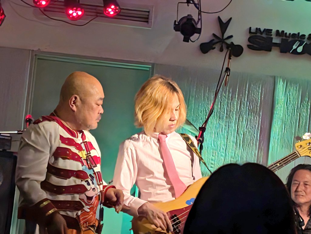 Jacky_Hnyr's tweet photo. 今夜は #QUEENESS♕ のliveへ🎙️🎸🥁🎹限りなくQUEEN♕っぽいJapaneseバンドに魅了された川口の夜🌠😍また参戦したい✨️
#ShockOn
#川口 https://t.co/4DQ2taBopt