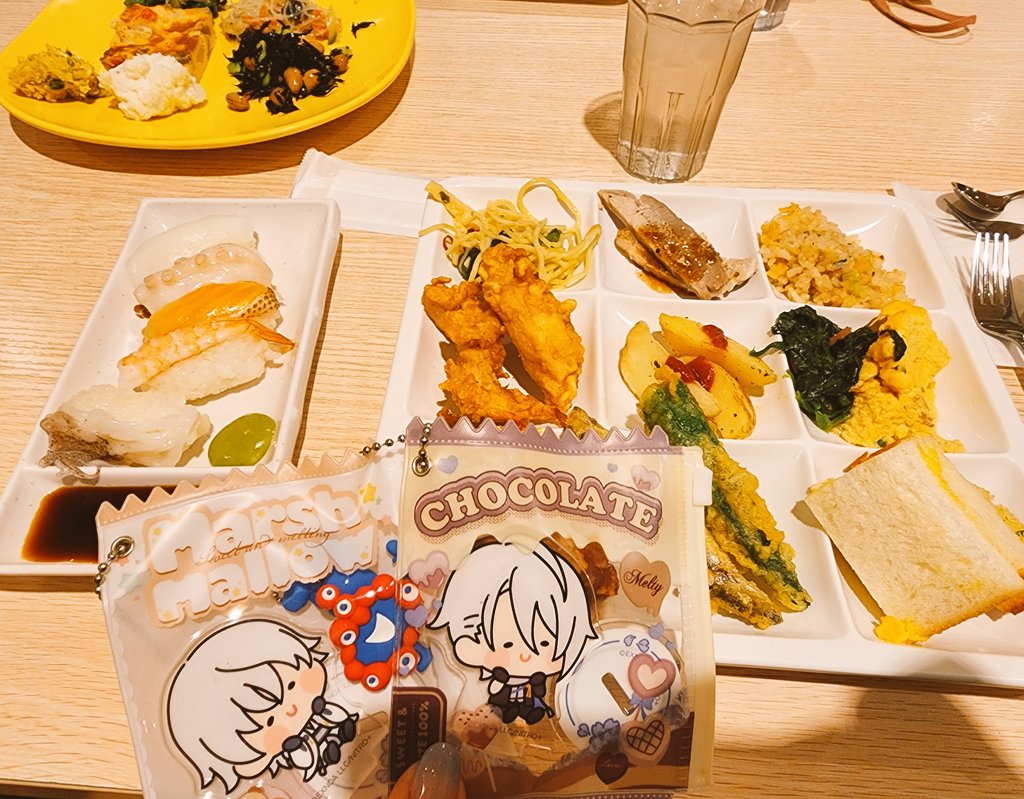 dilute_calico's tweet photo. 久しぶりﾊｰﾊﾞｰ行ってきた❗バカの取り方する私(笑)デザートもあるのにお腹いっぱいなった...って話した後にちゃんと追加した😂
ずっと話してたしサラダ食べたからｶﾛﾘｰｾﾞﾛやろで解決(解決ではない) https://t.co/EKFqMcx8kX