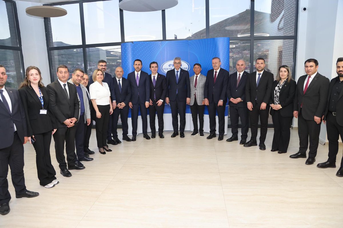 VedatMurseloglu's tweet photo. Sağlık Bakanımız Sn. @drmemisoglu, Milletvekilimiz Sn. @T_Bedirhanoglu, İl Başkanımız Sn. @EnginGunceoglu, Belediye Başkanımız Sn. @Ntanglay, Valimiz, ve Eren Holding Onursal Başkanı Sn. Ahmet Eren ile birlikte Eren Koleji’ni ziyaret ettik. https://t.co/isuiti0fT2
