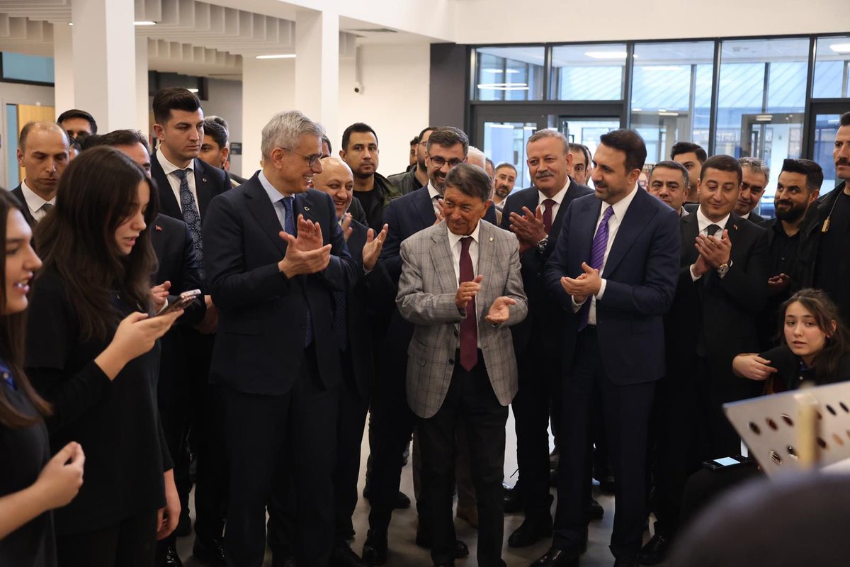 VedatMurseloglu's tweet photo. Sağlık Bakanımız Sn. @drmemisoglu, Milletvekilimiz Sn. @T_Bedirhanoglu, İl Başkanımız Sn. @EnginGunceoglu, Belediye Başkanımız Sn. @Ntanglay, Valimiz, ve Eren Holding Onursal Başkanı Sn. Ahmet Eren ile birlikte Eren Koleji’ni ziyaret ettik. https://t.co/isuiti0fT2