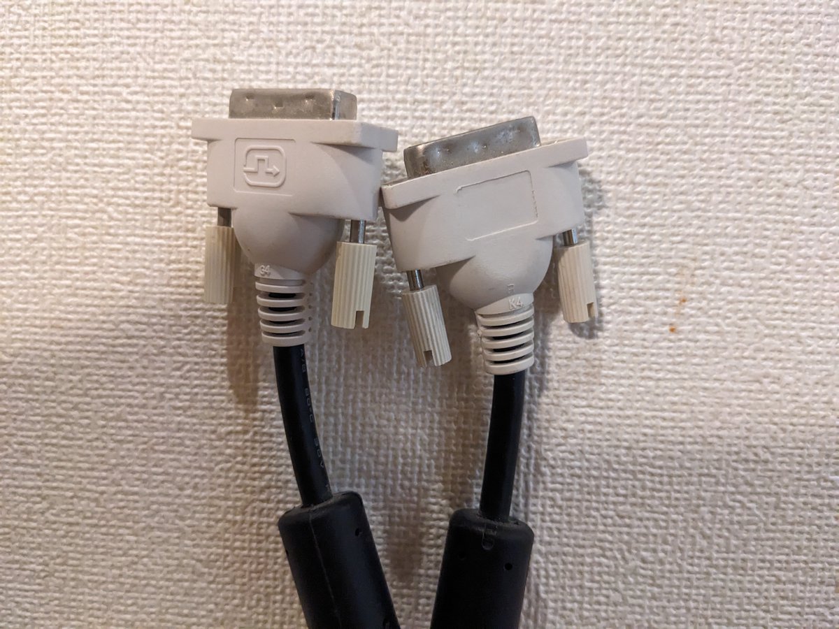 しろ tweet media