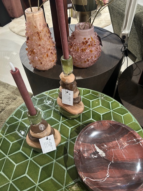 MMMetamorphosis's tweet photo. Metamorphosis op visite bij Dutch Experience center te Barneveld.

Bruin beige en wit zijn helemaal in op het moment, maar niet alleen deze neutrale kleuren zijn in. Ook kleuren zoals groen, terracotta en roze zijn nu weer in en prachtig te combineren met elkaar. https://t.co/fgpVsFDkC8