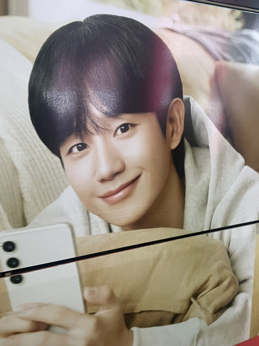 버스가 앞에 서자마자 숨멎음……..
어떻게 해인이 얼굴이 내 바로 앞에