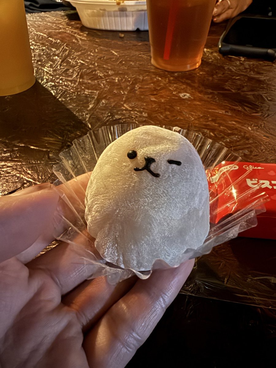 ut_dvus's tweet photo. 猫さんから可愛いいちご大福もらた
おいしい https://t.co/Oyhbd9GAtN