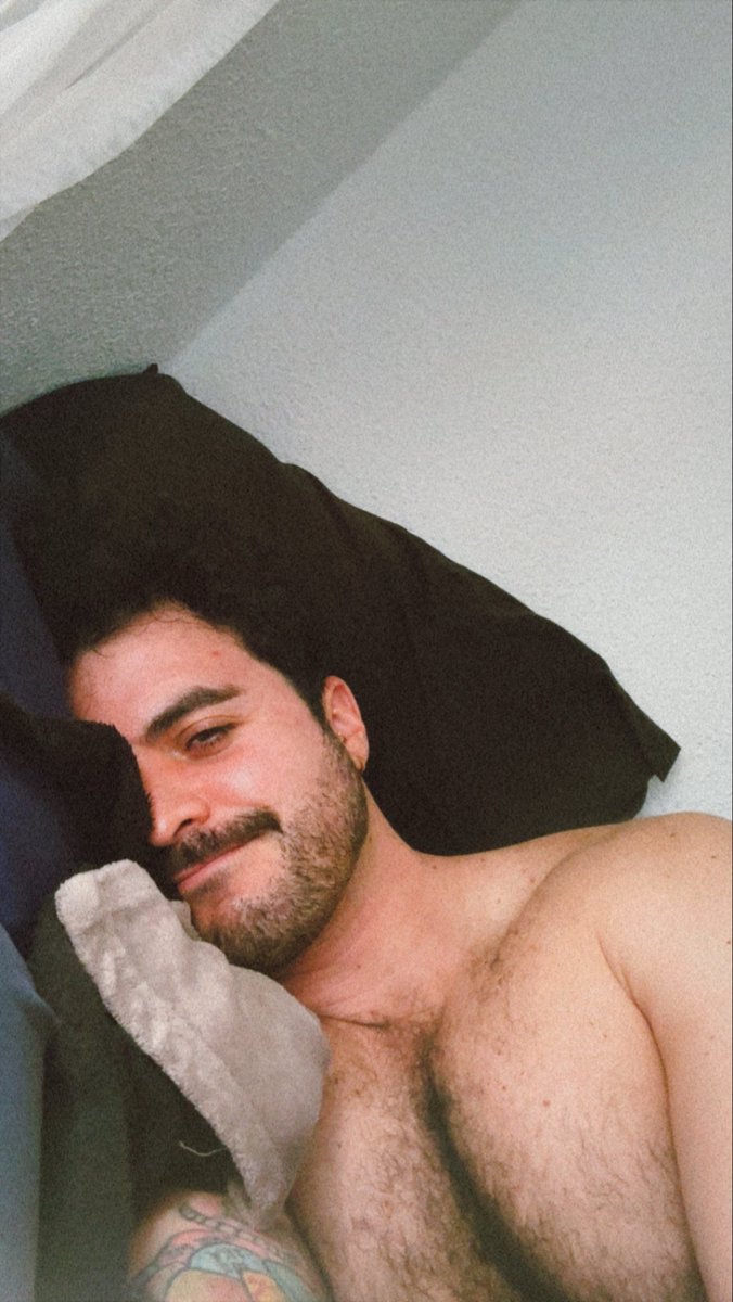HeyRocco's tweet photo. Lazy day 🌧️ https://t.co/Ck9F9bveSC