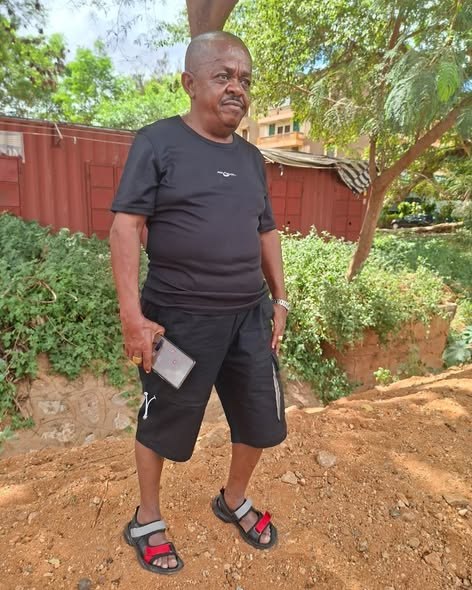 inspektamwala's tweet photo. Nimejitokezea kupiga sherehe kidogo lakini kuna kijamaa flani kinaniomba ID, ati sikai Above 18 YEARS. Wengine wako na madharau, ntawapiga ngoto vibaya sana. Chunga sana!!!! https://t.co/IvmDpYddCt