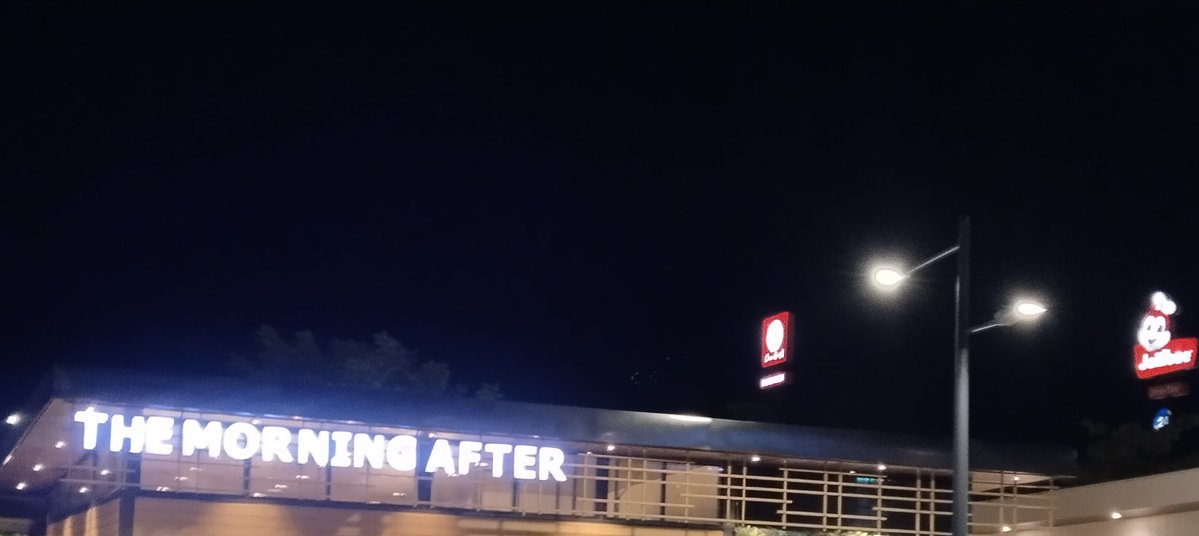 Que...interesante naman ng ngalan nitong establecimiento na ito.