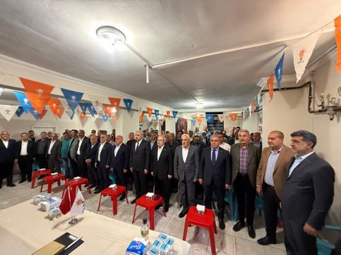 davutarzu21's tweet photo. 📍 Bismil AK Parti İlçe Başkanlığı
Milletvekilimiz Sayın Mehmet Sait Yaz, İl Başkanımız Sayın Ömer İler, İlçe Başkanımız Sayın Muzaffer Cengiz Özaydın, İl Başkan Yardımcılarımız ve İlçe Koordinatörümüz Sayın İrfan Avşar ile birlikte Mahalle Başkanlarımızla istişare ve değerlendirme toplantımızı gerçekleştirdik.
Toplantımızda mahallelerimizin ihtiyaçlarını, sahadaki çalışmaları ve hemşehrilerimizin beklentilerini değerlendirdik. Birlik ve beraberlik içerisinde, hemşehrilerimize en iyi hizmeti sunmak için çalışmalarımızı kararlılıkla sürdürüyoruz.
Katılım sağlayan tüm teşkilat mensuplarımıza teşekkür ediyorum.
@omer_iler