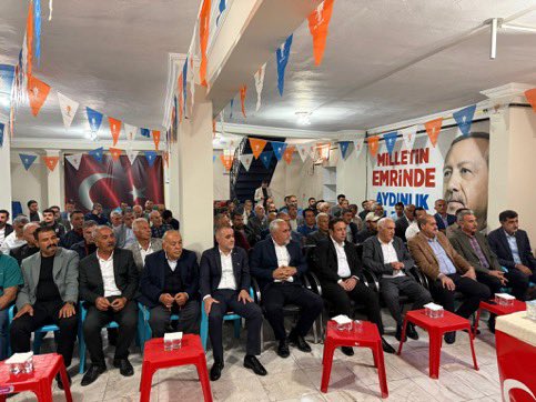 davutarzu21's tweet photo. 📍 Bismil AK Parti İlçe Başkanlığı
Milletvekilimiz Sayın Mehmet Sait Yaz, İl Başkanımız Sayın Ömer İler, İlçe Başkanımız Sayın Muzaffer Cengiz Özaydın, İl Başkan Yardımcılarımız ve İlçe Koordinatörümüz Sayın İrfan Avşar ile birlikte Mahalle Başkanlarımızla istişare ve değerlendirme toplantımızı gerçekleştirdik.
Toplantımızda mahallelerimizin ihtiyaçlarını, sahadaki çalışmaları ve hemşehrilerimizin beklentilerini değerlendirdik. Birlik ve beraberlik içerisinde, hemşehrilerimize en iyi hizmeti sunmak için çalışmalarımızı kararlılıkla sürdürüyoruz.
Katılım sağlayan tüm teşkilat mensuplarımıza teşekkür ediyorum.
@omer_iler