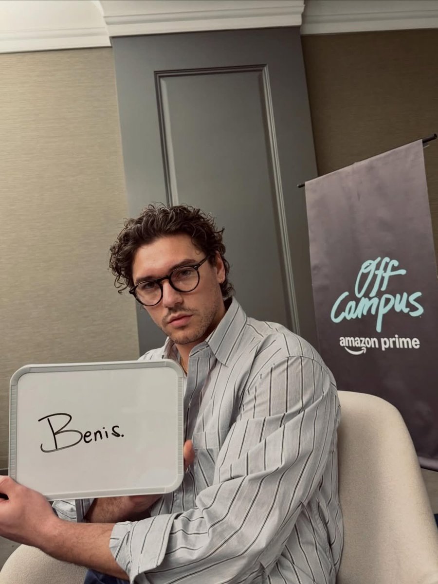 OffCampusFRA's tweet photo. Belmont via Instagram :

« Ça c’est de l’amitié ! #benis #breakbreakyoheart #goodjobtodaybelmont #trappedinatube #macaduck » https://t.co/ivzGeT4bWB
