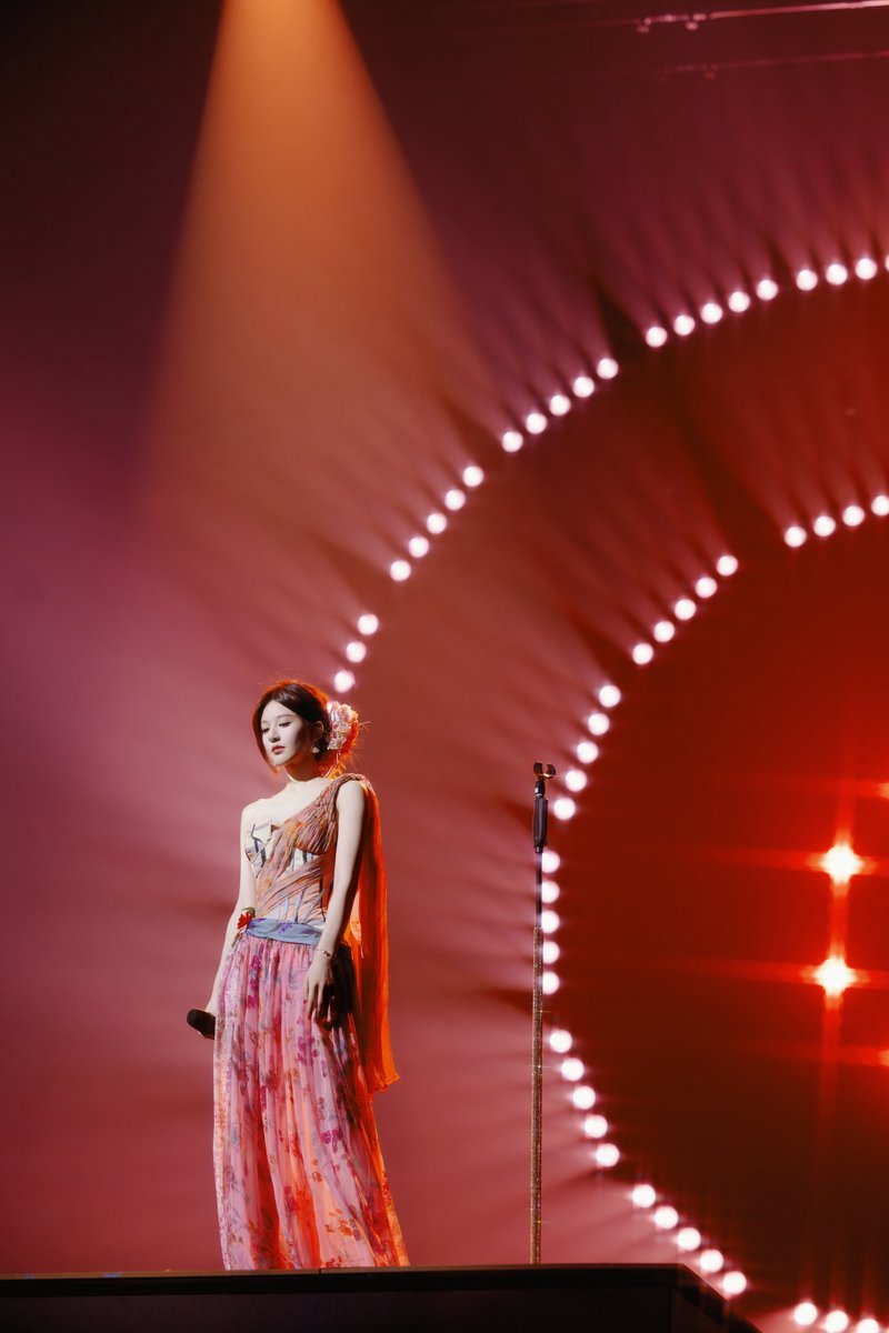 zhaolusi_intl's tweet photo. [📸] 050926 #ZHAOLUSI #赵露思           
Rosy Studio Douyin Update    

“Who wouldn’t want to excitedly and wholeheartedly listen to Zhao Lusi sing a Thai song? ”      

🔗 https://t.co/qpIjKzhAIo 

ROSY ZHAO STAY ROMANTIC
#ZhaoLusiStayRomanticInBKK

#RosyZhao #조로사 #จ้าวลู่ซือ https://t.co/n19ieKcmCX