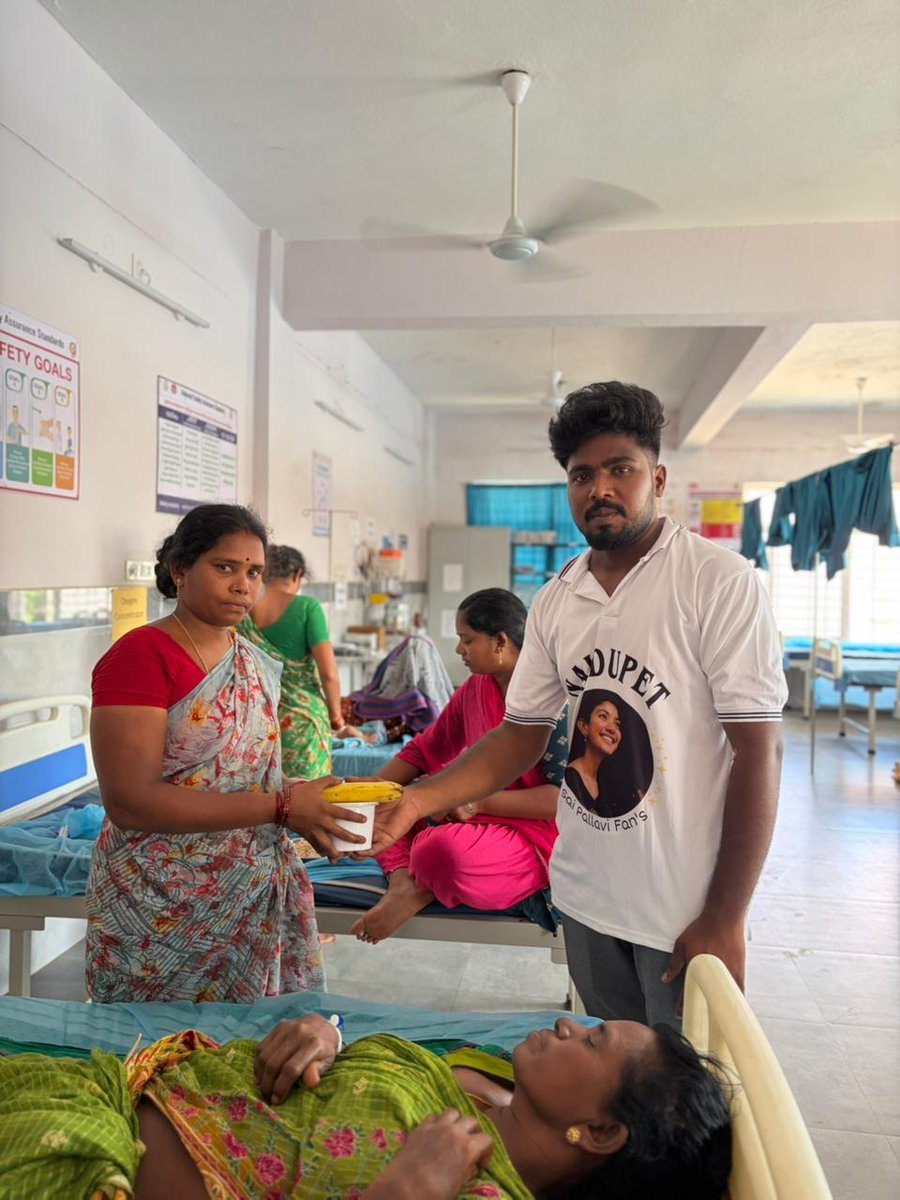 0002Sai's tweet photo. Successfully Completed Food Distribution At 
1. Government hospital 
2. Merry Old-age home 

Organized By: NAIDUPET SAI PALLAVI FANS ❤️

HAPPY BIRTHDAY QUEEN @Sai_Pallavi92 🧿❤️

#saipallavi #saipallavi❤️ #saipallavifansclub #saipallavisenthamarai #saipallavi😍 https://t.co/OvHU7JhrGM