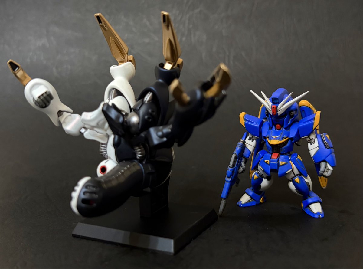 ISTisyuty's tweet photo. #コンバージ
#ガンダムコンバージ
#モビルスー���アンサンブル
#ディキトゥス

完成したディキトゥスと
ビギナ���ギナⅡ、F90 https://t.co/Lp4AIhX7Qc
