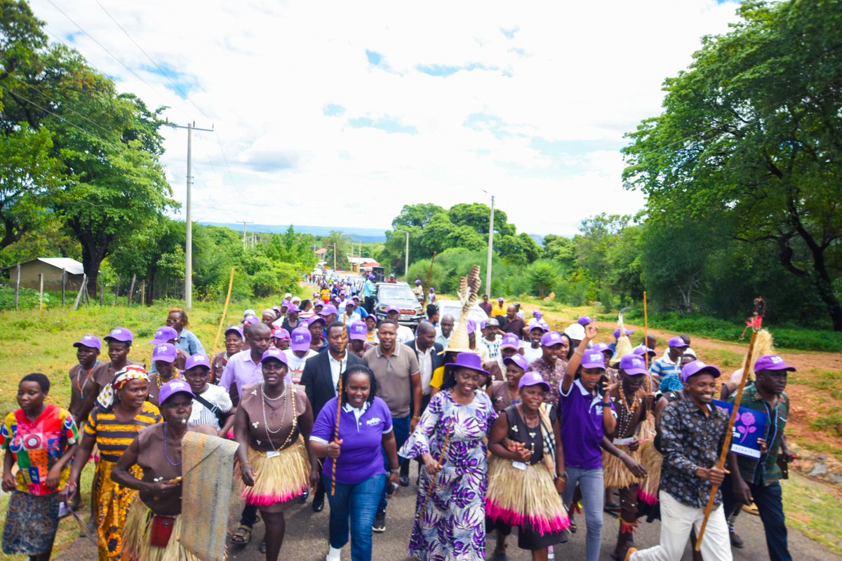 PLPartyKenya's tweet photo. Thank you Chiakariga market - Tharaka Nithi County๐
Together, we march for accountable leadership and economic liberation.
#TuunganeTujikomboe #PurpleTrain #MarthaKarua2027 https://t.co/ltQIbuZ2Gn