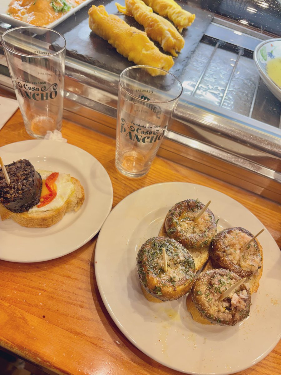 carrotcake98A's tweet photo. Un mes en Burgos y los findes suenan así ✨ https://t.co/x6XFIOeuPV