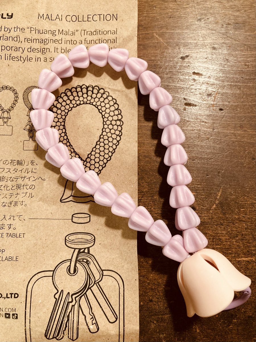 penguin_thai12's tweet photo. タイでお寺に行く度に可愛らしいPhuang Malaiがいつも気になってました。その花輪を模したリストストラップをタイフェスで見つけました。シンプルで可愛い。

#タイフェス東京2026
#thaifestivaltokyo2026
#QUALYDESIGN https://t.co/hDMekZglni