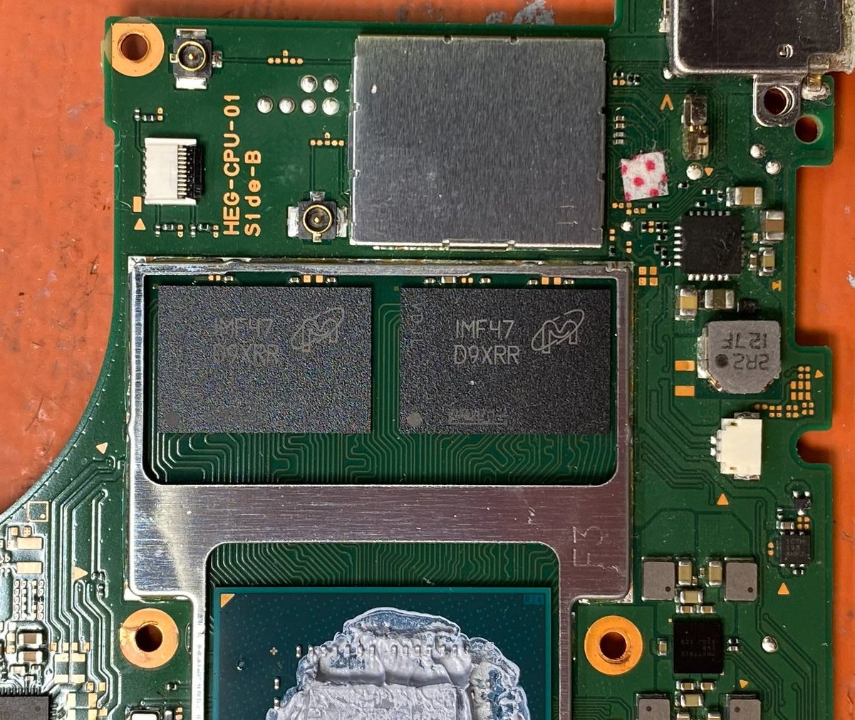 junk_PC_clinic's tweet photo. Nintendo Switch OLEDのメモリは4GBですが…。8GBにアップグレードできるの知ってますか！？ パソコン病院はSwitchのメモリ8GBアップに対応してます！金額は高額ではありますが、興味がある方はLINEにてお問い合わせください。

パソコン病院 兵庫店（LINE公式） https://t.co/3HsFL60iOl https://t.co/DY8BWQhAiO