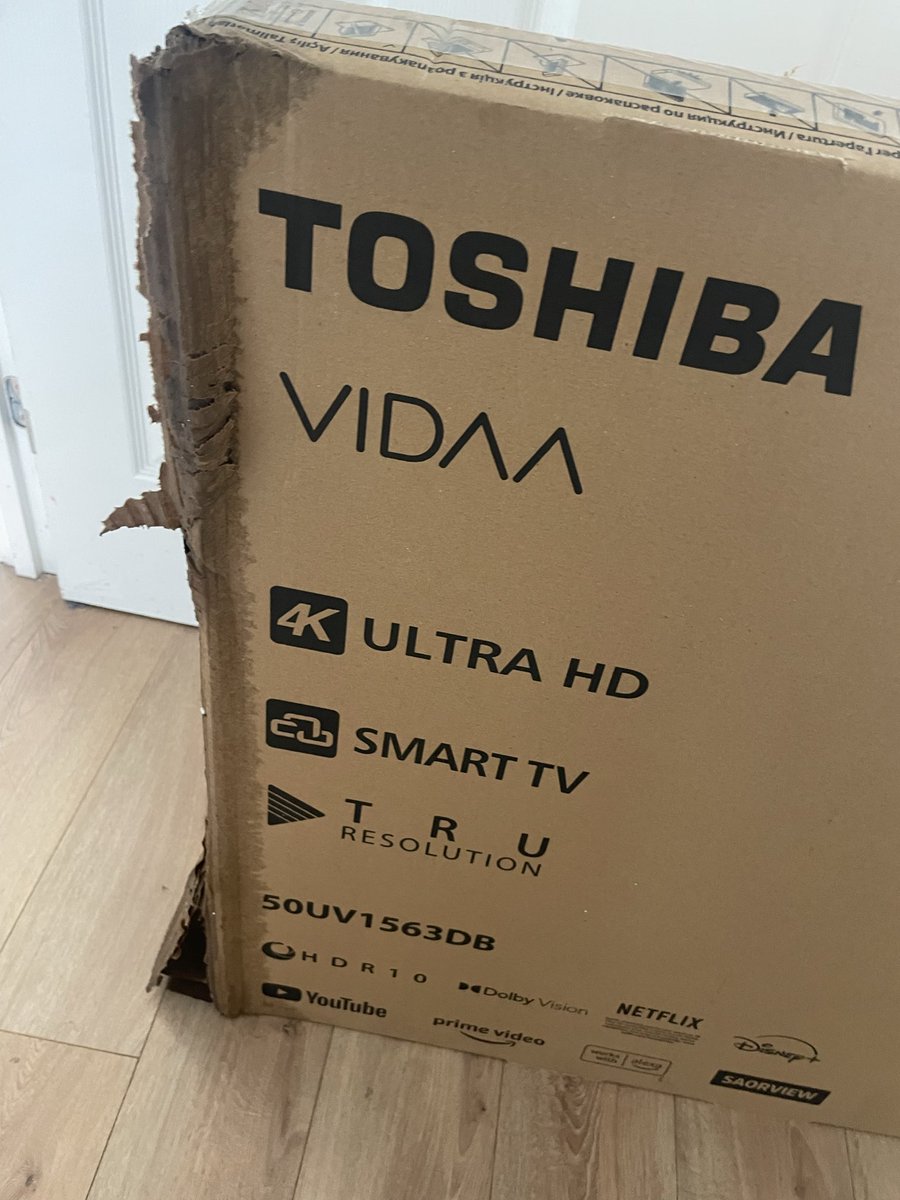 michellesmith_8's tweet photo. @ao this is how your delivery driver brought my tv today. I asked him what happened to it he said “ a washer leaked on it” asked him what I’m meant to do with that it’s soaked he said “contact ao to return it” and walked out my property. Shambles https://t.co/naZ2nTv9FD