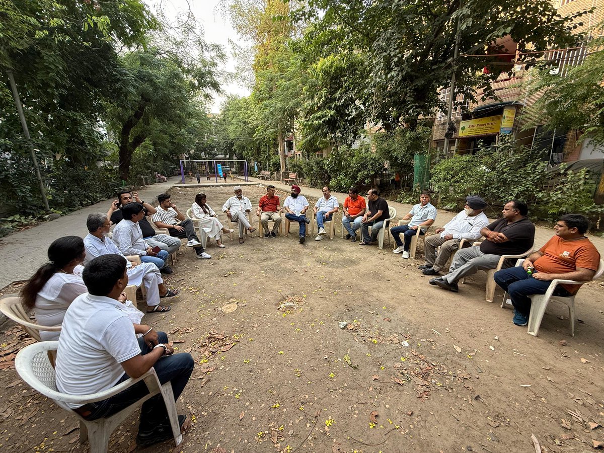 duttabhishek's tweet photo. मासिक मीटिंग ॥

📍 अमर कॉलोनी ब्लॉक, दिल्ली

ब्लॉक अध्यक्ष सरदार .@ManmohnChadha जी एवं सभी साथियों का हार्दिक धन्यवाद ॥
बैठक में #SIR को लेकर महत्वपूर्ण चर्चा हुई ॥
वोट की अहमियत पर विस्तार से बात हुई ॥

#Delhi #Congress
::: https://t.co/yfk55o5pgF