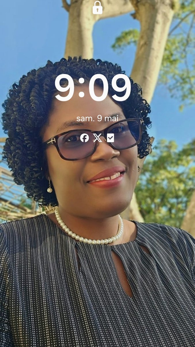 SherlyTanis's tweet photo. Tout pòt nan lavi m gen kle
Pèsonn pa ka vin banbile 
jan lide li di l kote m demere
Mwen di BonDye lavi a mèsi 
paske li fè m reveye tou nèf
chak maten ki louvri yon lòt jou
menm si nuit yo plen kalamite
mwen pa gen pou m plenyen
Mwen rekonesan anpil... 

@SherlyTanis https://t.co/5rAQREEMgn