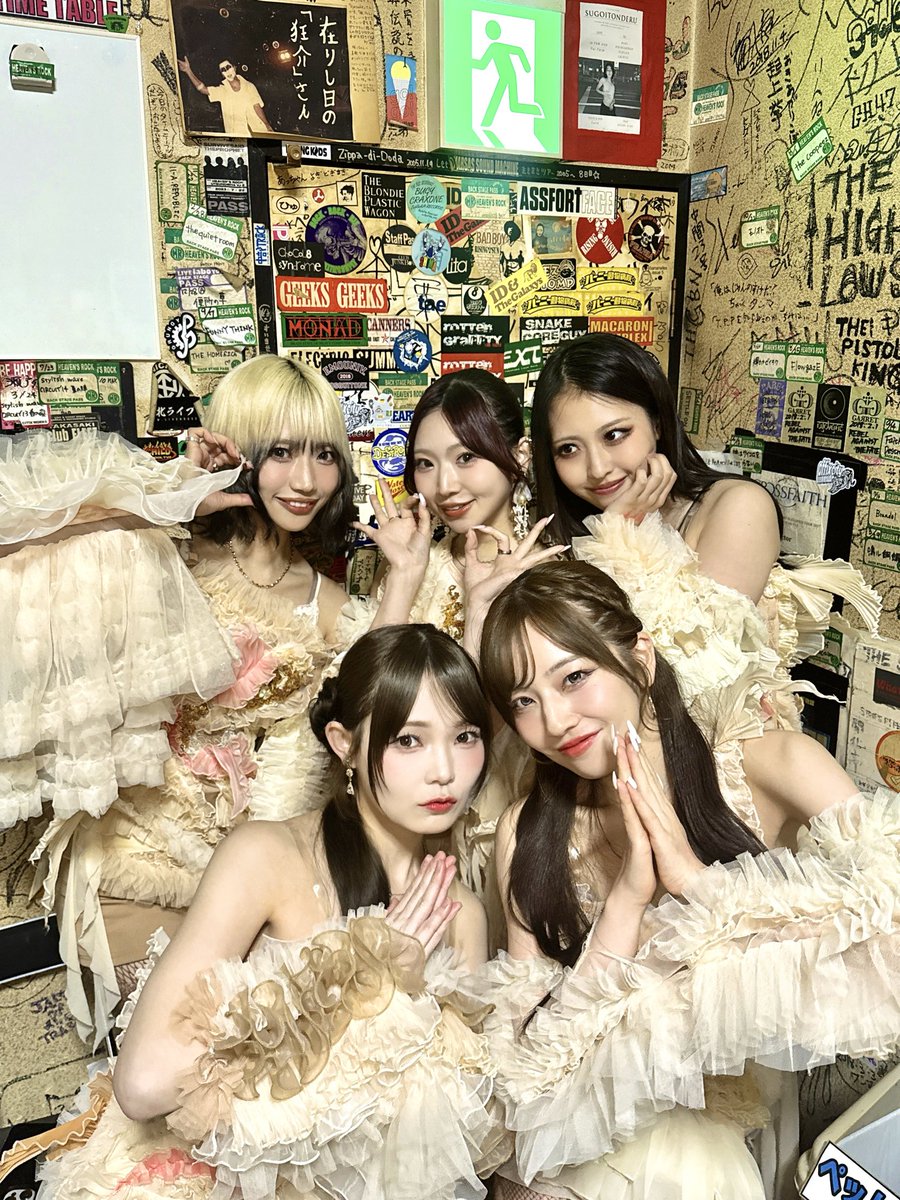 今日のライブより…栞音とツーショ。 ｢可愛く撮る？｣ #CiON #シーオン