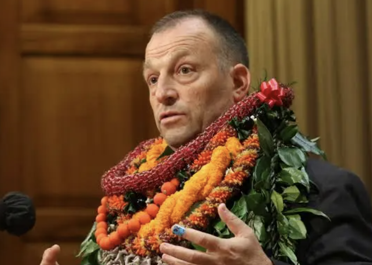 Hawaii Gov. Josh Green is ready to sign the most groundbreaking campaign finance bill in the country. Hawaii is putting an end to Citizens United within the state! Details: dworkinsubstack.com/p/hawaii-just-…