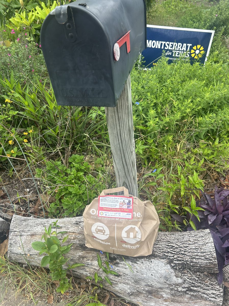 MontserratforTX's tweet photo. Happy to support #StampOutHunger in the ATX! @NALC_National @TexasAFLCIO #JuntosForJusticeUnidosForChange https://t.co/5TJbvEiWn0