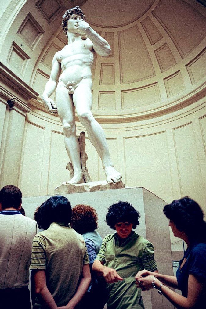 La obra de arte más importante de la historia y arriba “El David”