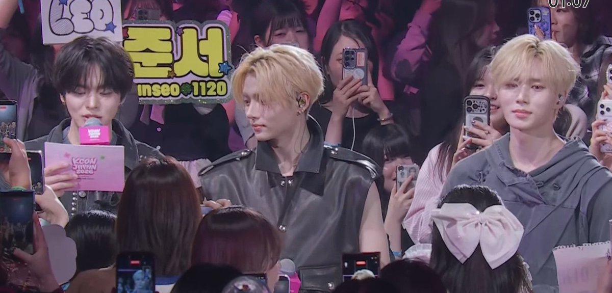 อยู่ ๆ ก็น้ำตาไหลออกมา ยังน่ารักกันเดิมเลยนะเวลาที่พวกแกอยู่ด้วยกันจากตอนนั้นถึงตอนนี้ ดีใจที่พวกแกได้เดบิวต์ด้วยกันจัง 🥺🤍