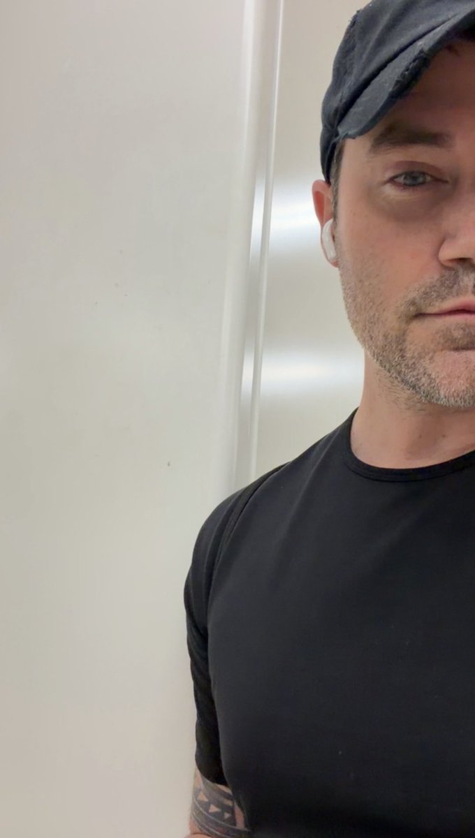 JohnReavesLive tweet media